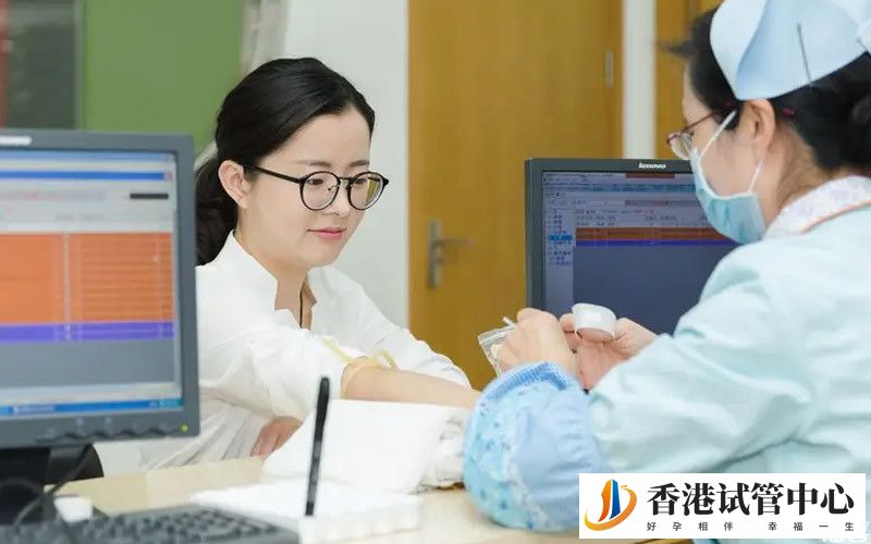 孕婦正在抽血檢查